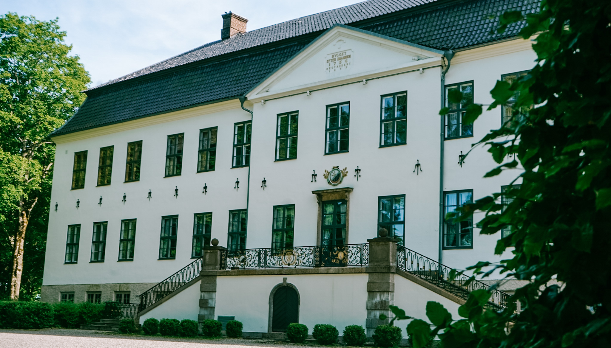 Fasaden til Hafslund Hovedgård i Sarpsborg. Foto.